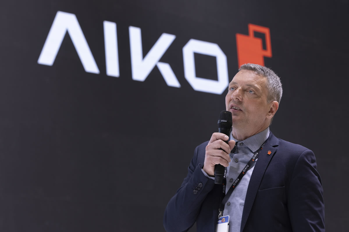 必赢网络游戏平台携“黑科技”新品亮相Intersolar展